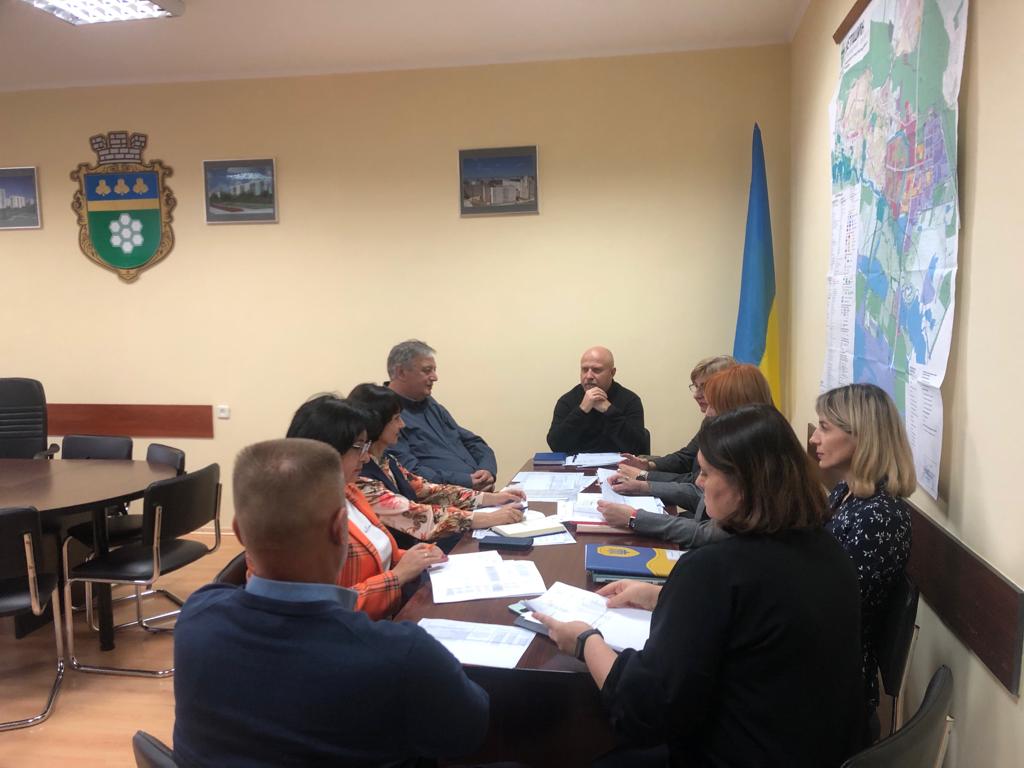 Детальніше про статтю Начальник Нетішинської міської військової адміністрації зустрівся з  головними розпорядниками та одержувачами бюджетних коштів