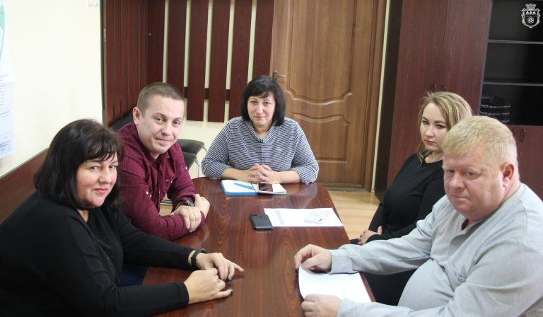 Детальніше про статтю Григорій Олендра провів нараду з керівниками комунальних підприємств Нетішина