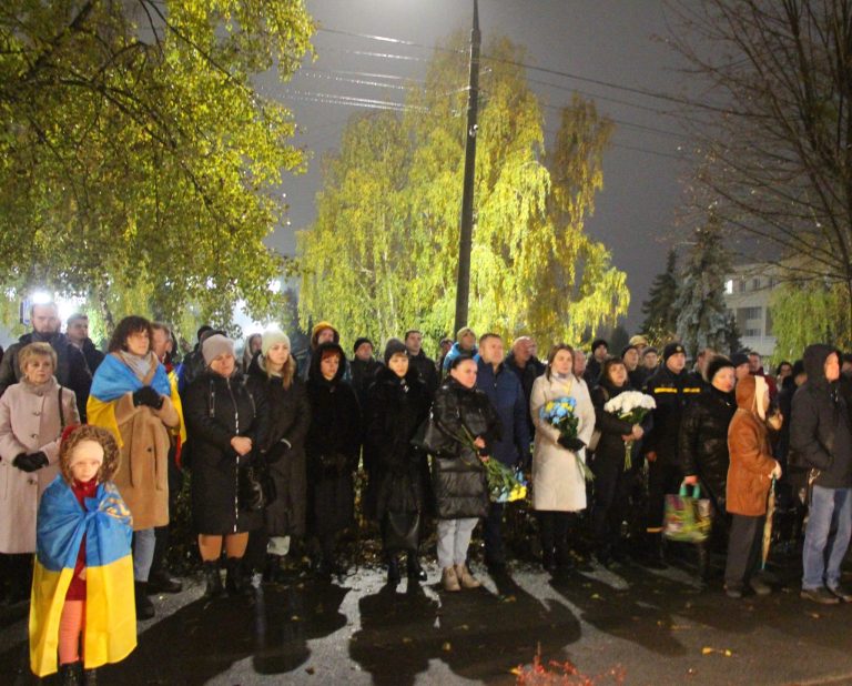 Детальніше про статтю Заряджені гідністю та жагою до свободи: 21 листопада – 10 річниця Революції Гідності