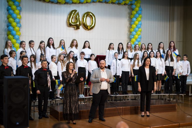 Детальніше про статтю Нетішинська школа мистецтв відзначила 40-річний ювілей