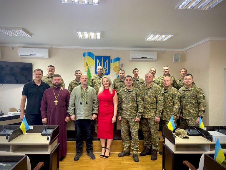Детальніше про статтю Вручили Грамоти та Подяки з нагоди Дня Незалежності України