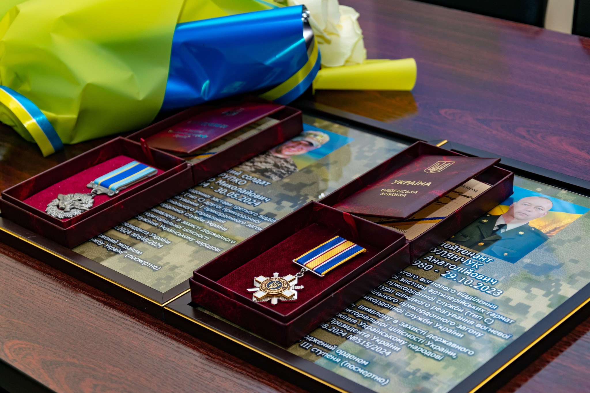 Детальніше про статтю Вручили державні нагороди рідним загиблих Героїв з міста Нетішина та міста Славути