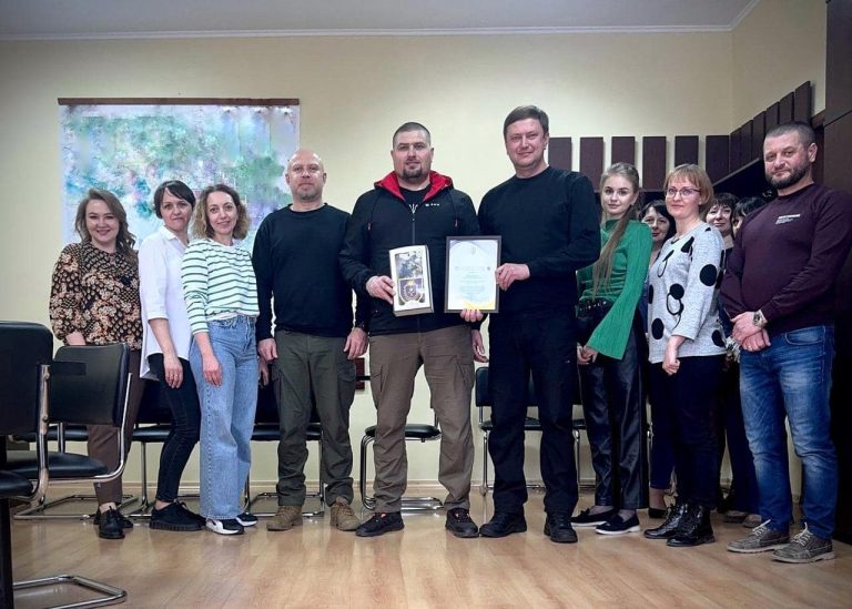 Детальніше про статтю Вручили Почесну грамоту Хмельницької обласної військової адміністрації  Василю ВОЙЦЕХОВСЬКОМУ