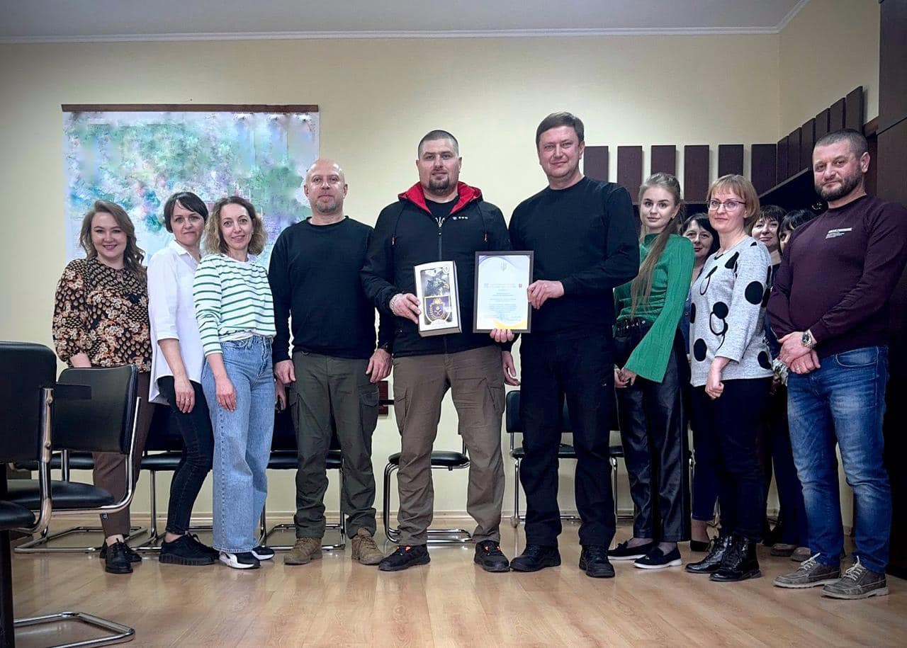 Ви зараз переглядаєте Вручили Почесну грамоту Хмельницької обласної військової адміністрації  Василю ВОЙЦЕХОВСЬКОМУ