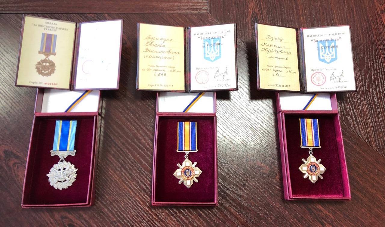 Ви зараз переглядаєте 🇺🇦 Вічна шана і слава Героям!