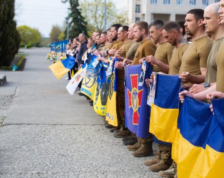 Детальніше про статтю ЄДНІСТЬ У ПАМʼЯТІ: ЗАБІГ НА ЧЕСТЬ ТИХ, ХТО ТРИМАЄ НЕБО НАД НАМИ